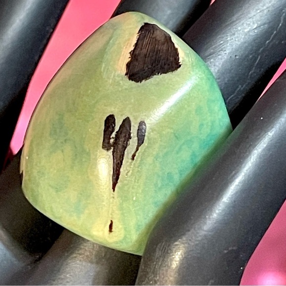 Hand carved Tagua seed statement ring​​ - Picture 3 of 8